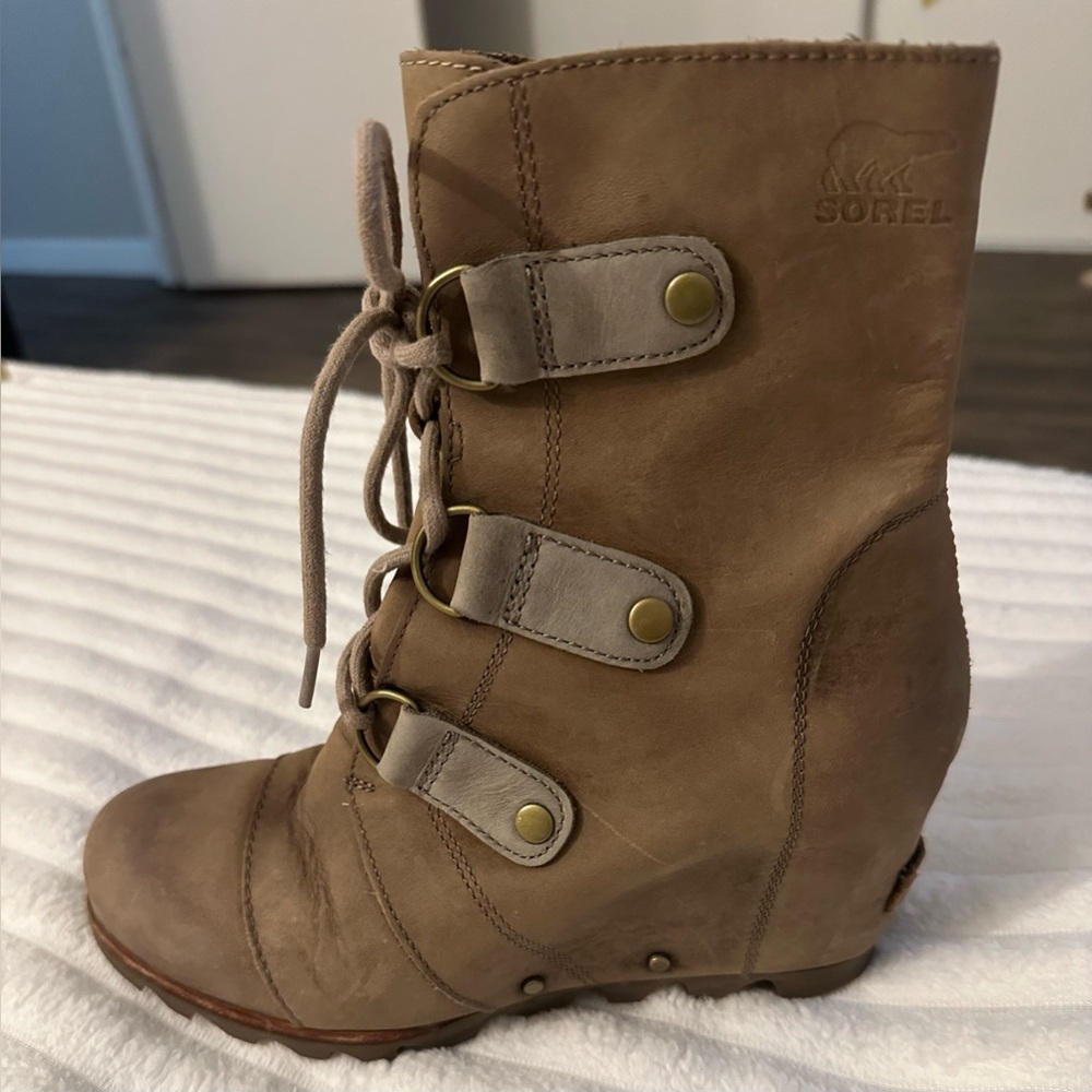 Sorel Joan of Arctic Wedge II Shearling Boots Size 8.5